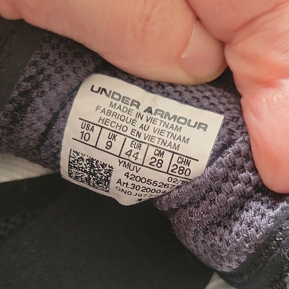 Under Armour Black and Gray Sneakers Mens 10 - Picture 2 of 4